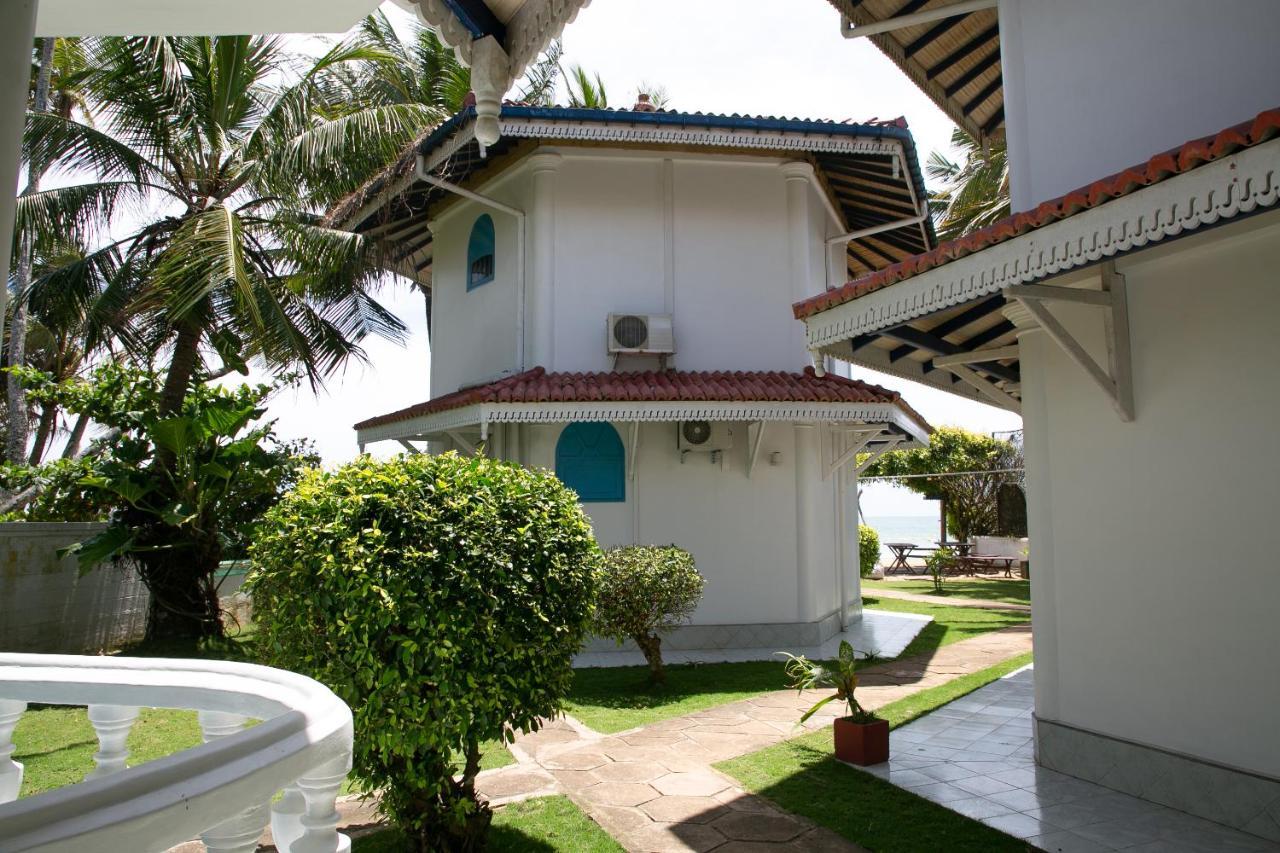 Alma Beach Hotel Weligama Exterior foto